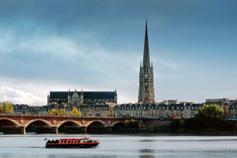 Bordeaux: River Cruise with Commentary, Wine and Canelé - Key points at a glance