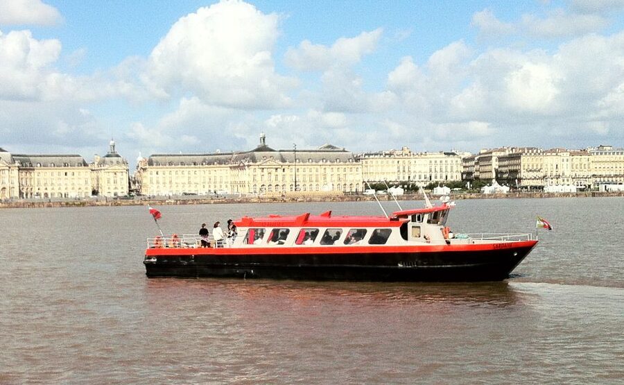 Bordeaux: River Cruise with Commentary, Wine and Canelé - Choosing a seat and timing your trip