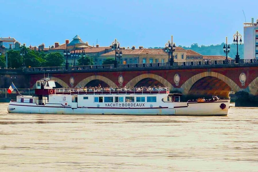 Bordeaux: River Garonne Cruise with Glass of Wine and Canelé - Starting at the Ponton d’Honneur