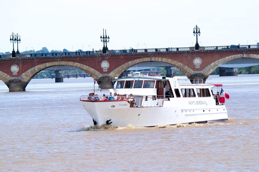 Bordeaux: River Garonne Cruise with Glass of Wine and Canelé - What the guide adds to the 90 minutes