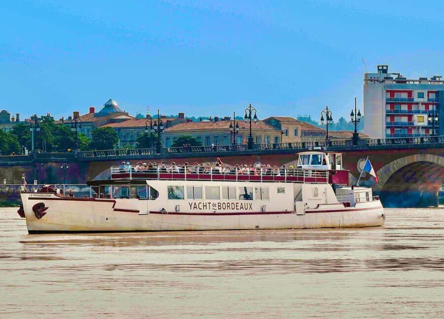 Bordeaux: River Garonne Cruise with Glass of Wine and Canelé - A first glass of Bordeaux on the Maddalena