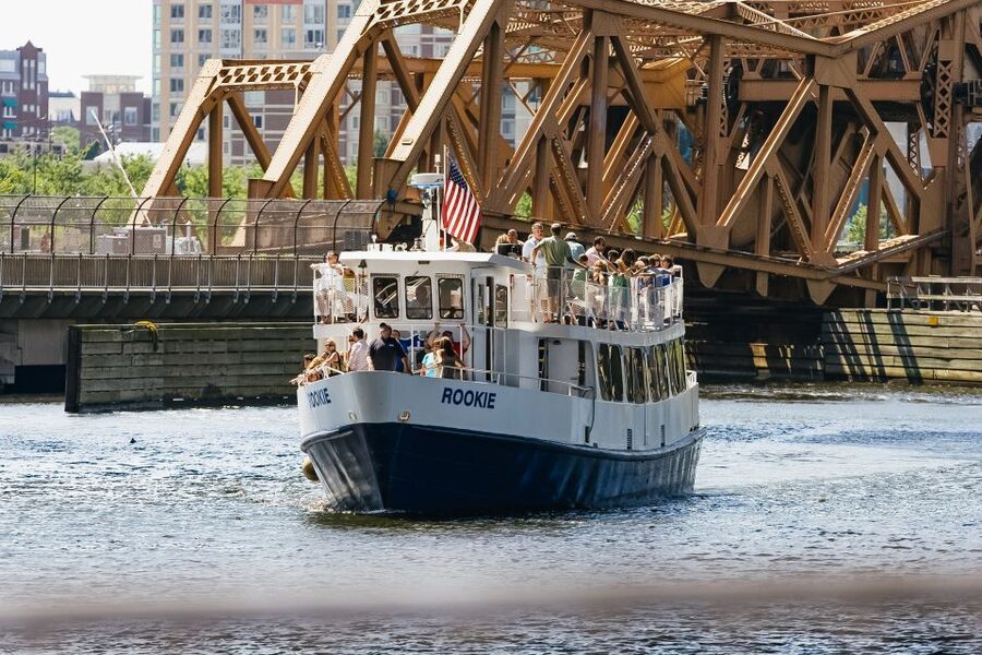 Boston: City Cruises Historical Sightseeing Cruise - Boston Harbor Islands from the water