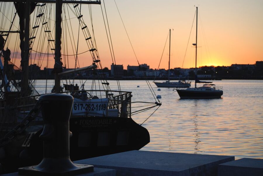 Boston: City Cruises Sunset Skyline Cruise with Commentary - Logan Airport and East Boston