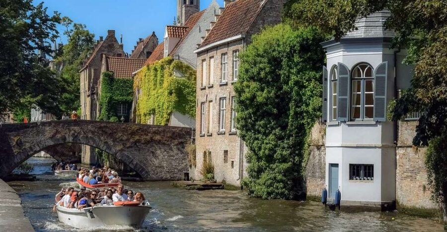 Bruges: Guided Tour & Boat Ride with Optional Beer Tasting - Rozenhoedkaai and Huidenvettersplein