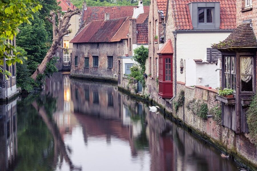 Bruges: Guided Tour & Boat Ride with Optional Beer Tasting - The 30-minute canal boat ride