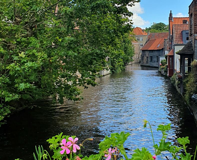Bruges: Small Group Boat Cruise and Guided Walking Tour - The 40-minute canal cruise