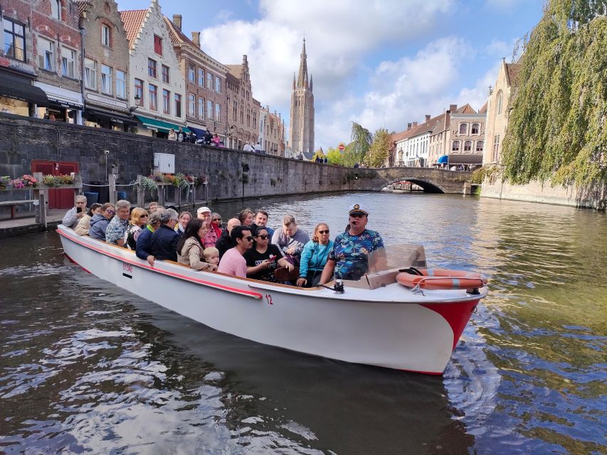 Bruges: Small Group Boat Cruise and Guided Walking Tour - Chocolate tasting at the Rosary Quay
