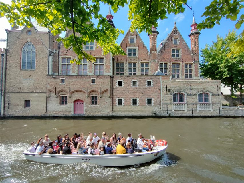 Bruges: Small Group Boat Cruise and Guided Walking Tour - The Beguinage and the final walk