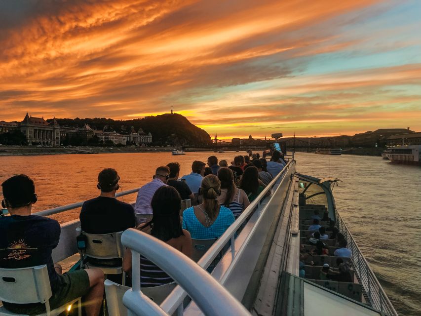 Budapest: 1-Hour Evening Sightseeing Cruise with Drink - Choosing the included drink