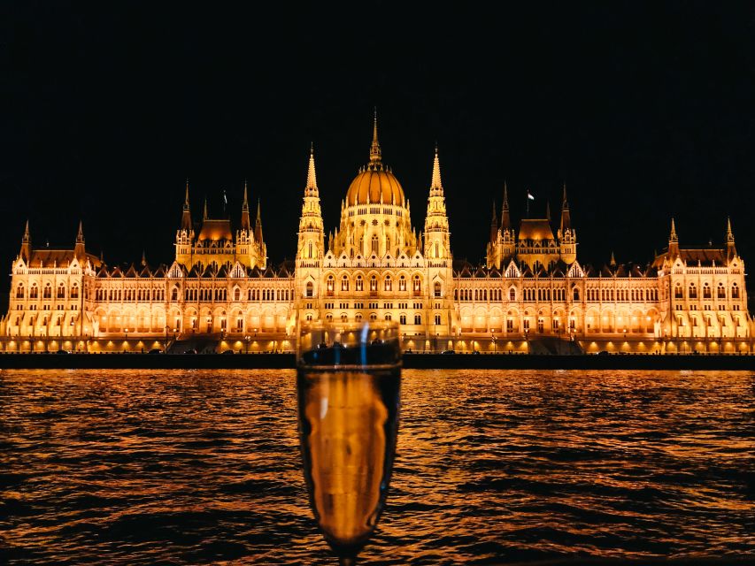 Budapest: 1-Hour Evening Sightseeing Cruise with Drink - Is $29 good value for one hour?