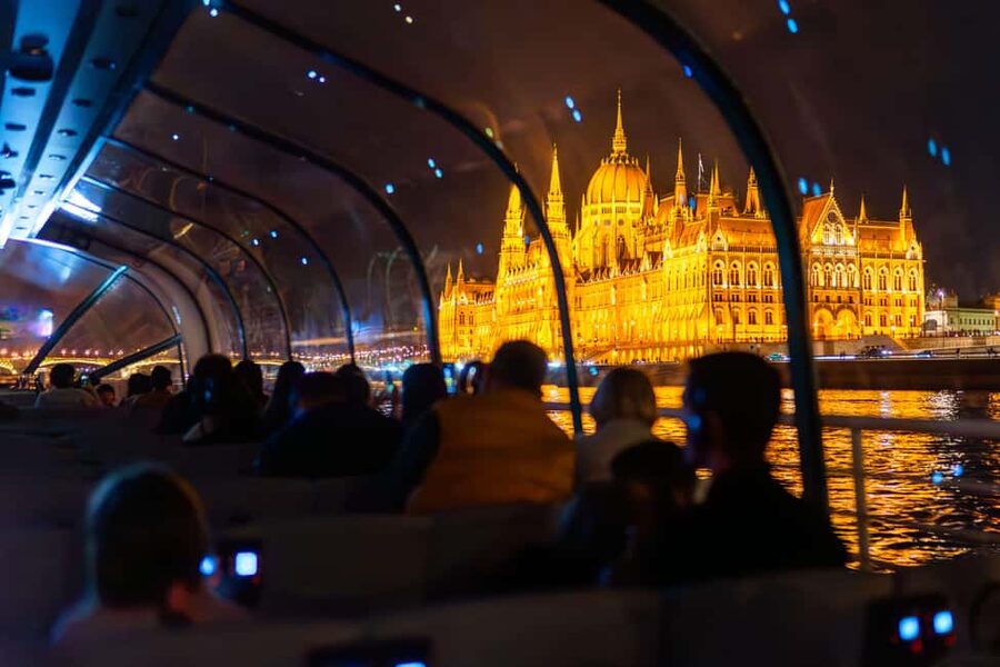 Budapest: 1-Hour Evening Sightseeing Cruise with Drink - Practical tips for a better evening