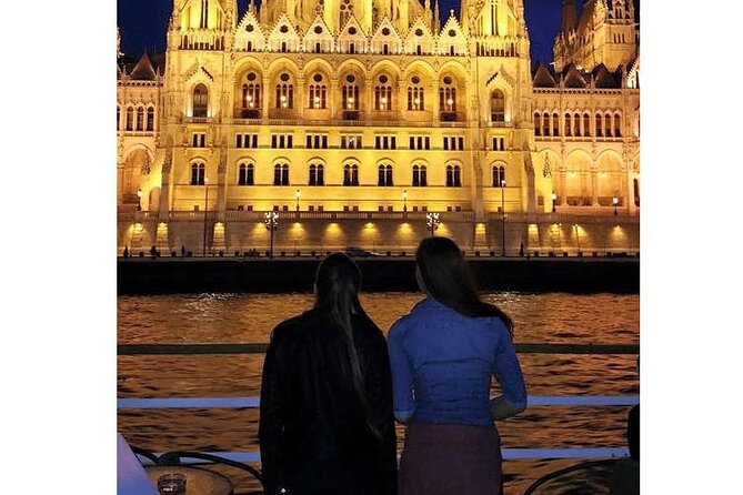 Budapest: 1-Hour Highlights Cruise with Welcome Drink - The Castle Garden and the Buda hillside