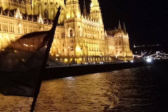 Budapest: 1-Hour Highlights Cruise with Welcome Drink - Margaret Bridge and the northern riverfront