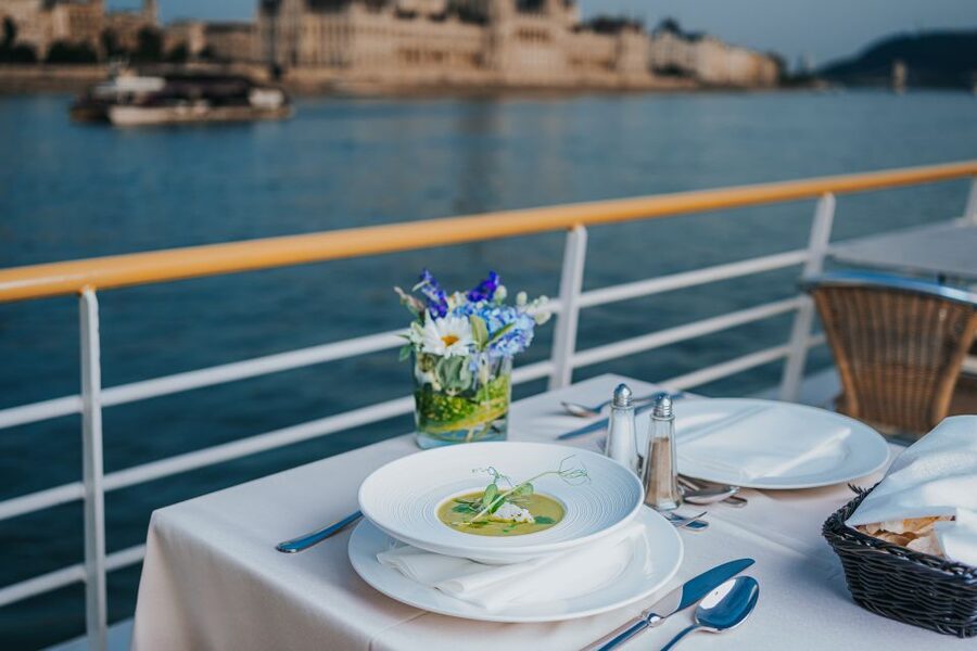 Budapest: 4-Course Dinner River Cruise with Live Folk Music - Key points to know before booking