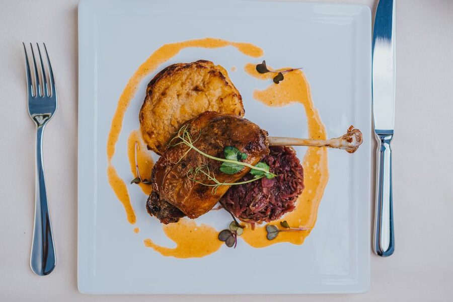 Budapest: 4-Course Dinner River Cruise with Live Folk Music - The four-course meal: good food with a Hungarian accent