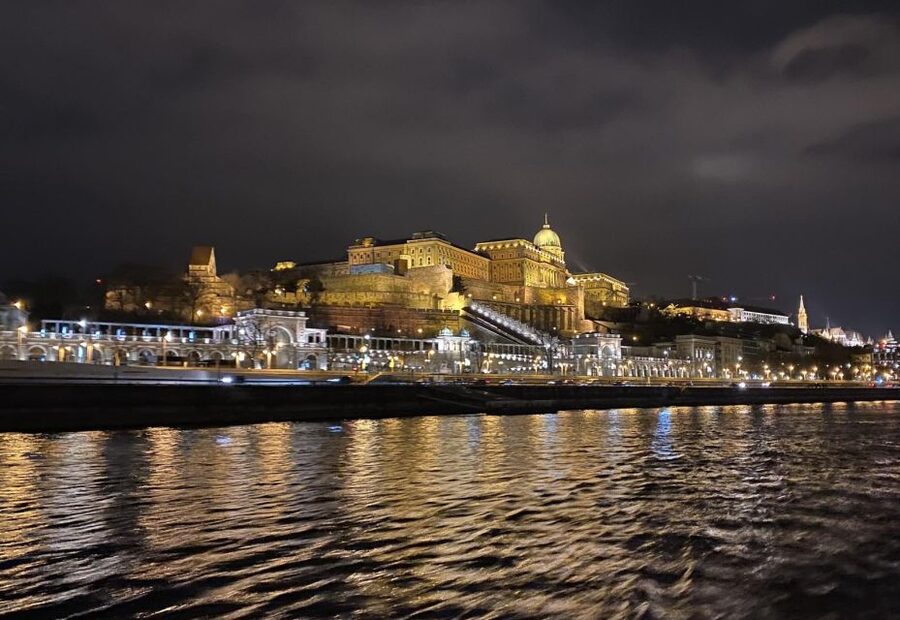 Budapest: 4-Course Dinner River Cruise with Live Folk Music - Who will enjoy this most?