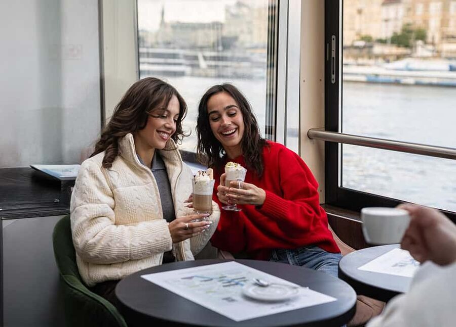 Budapest: 60-Minute Panoramic Cruise with Drink included - A short cruise with a big-city view