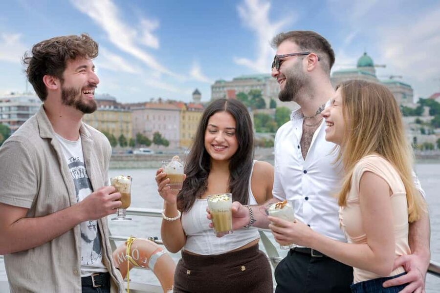 Budapest: 60-Minute Panoramic Cruise with Drink included - The southern Danube and the return trip
