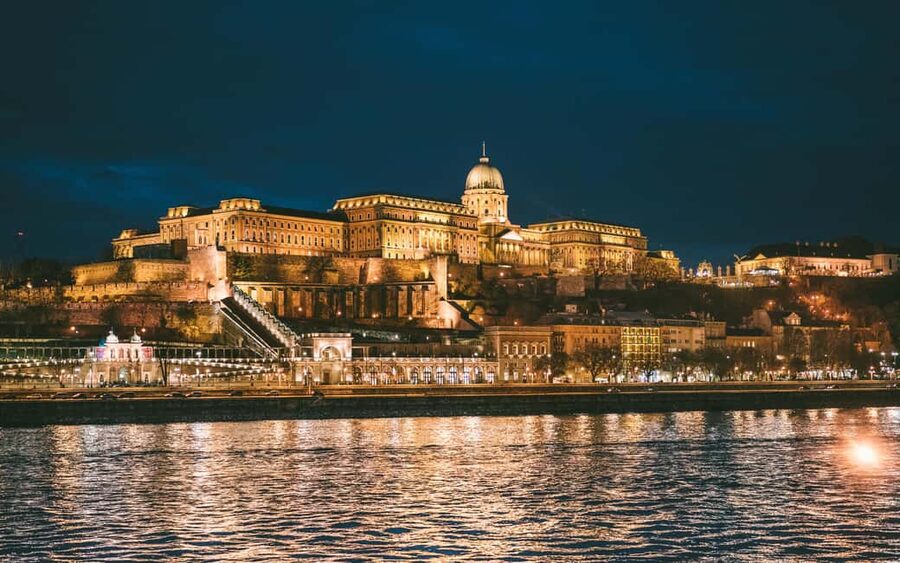 Budapest: By Night Sightseeing Cruise with Welcome Drink - Quick takeaways