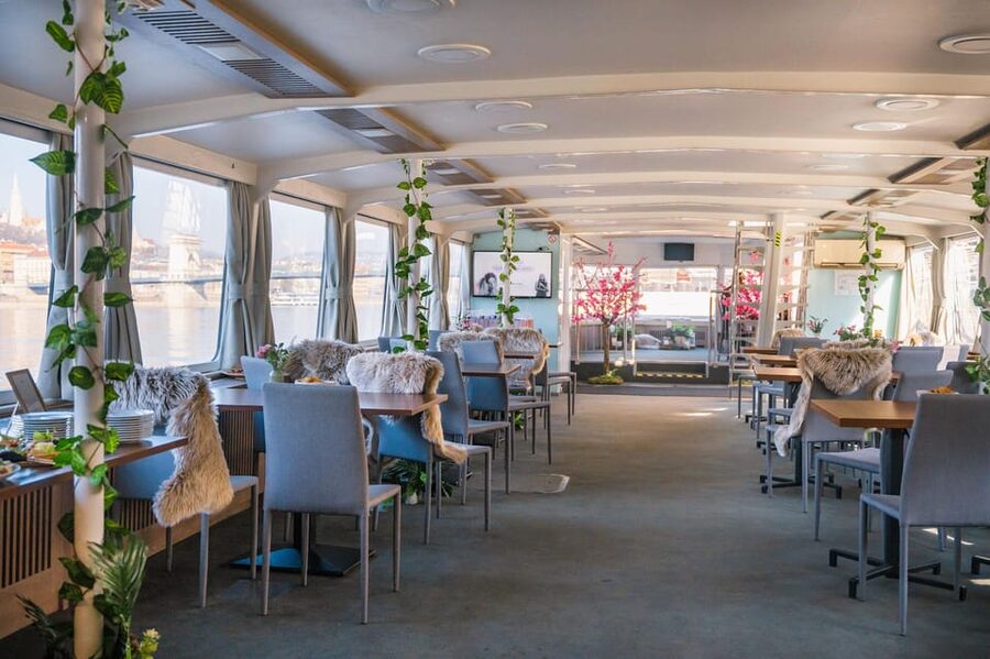 Budapest: By Night Sightseeing Cruise with Welcome Drink - Should you book it?