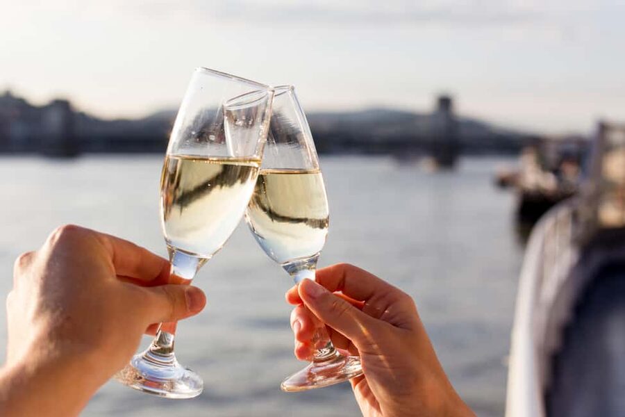 Budapest: By Night Sightseeing Cruise with Welcome Drink - Why a Danube cruise works so well in Budapest