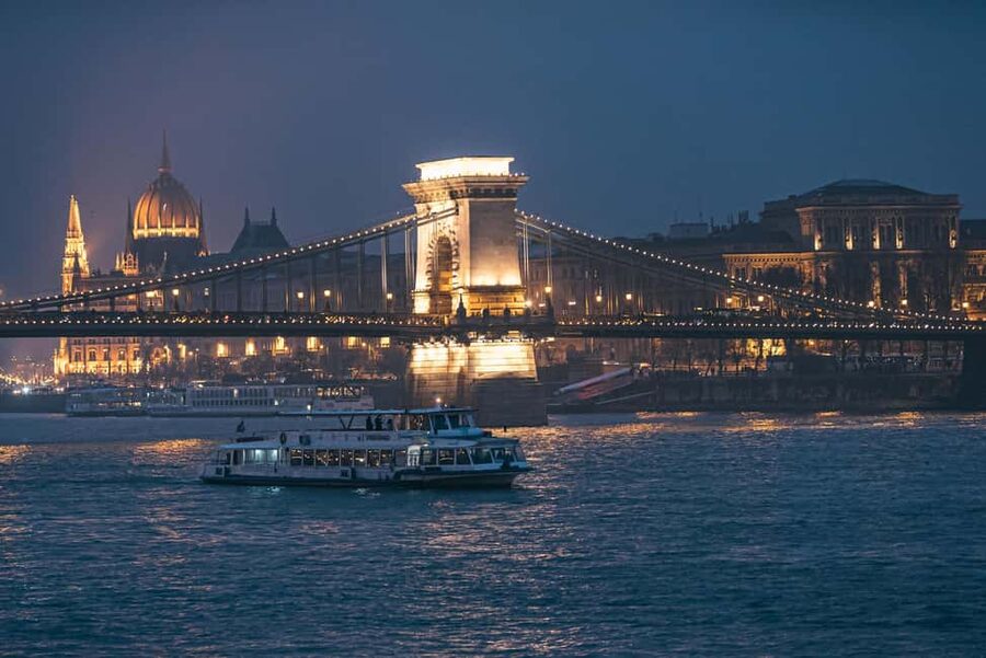 Budapest: By Night Sightseeing Cruise with Welcome Drink - Night timing matters more than you might expect