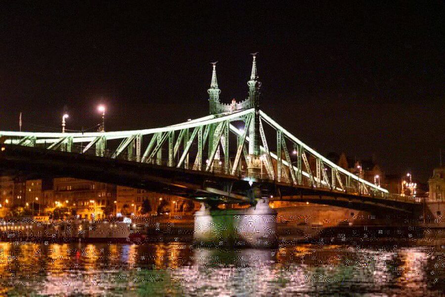 Budapest: Candlelit Dinner River Cruise with Live Music - Bridges, Buda Castle, and Gellért Hill