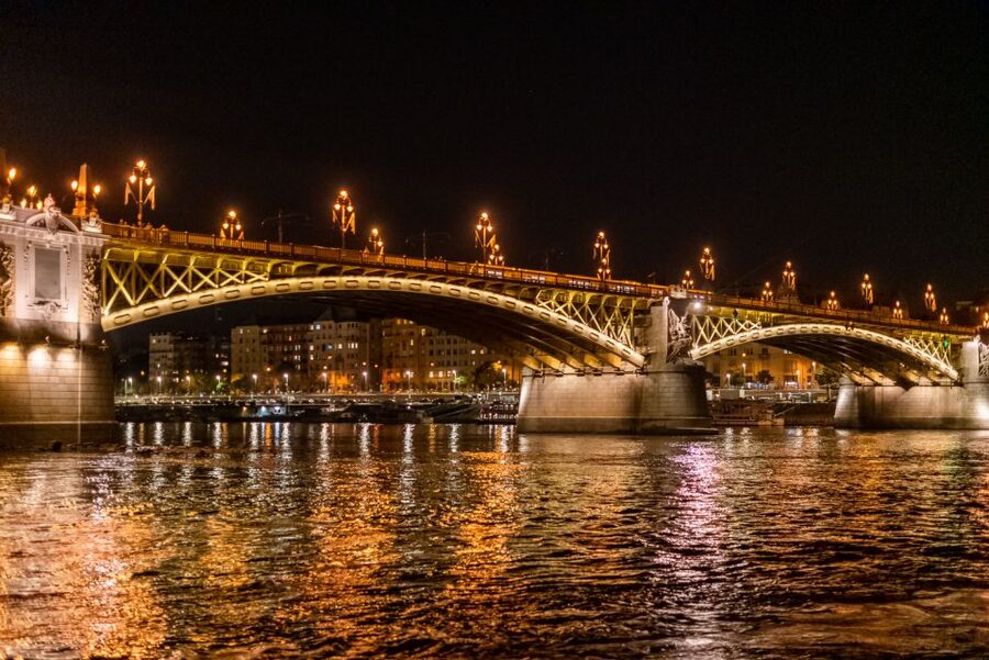 Budapest: Candlelit Dinner River Cruise with Live Music - Margaret Island, MÜPA, and the Pest riverfront