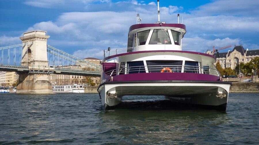 Budapest: Catamaran Pizza Cruise - The route from Elizabeth Bridge to Margaret Bridge