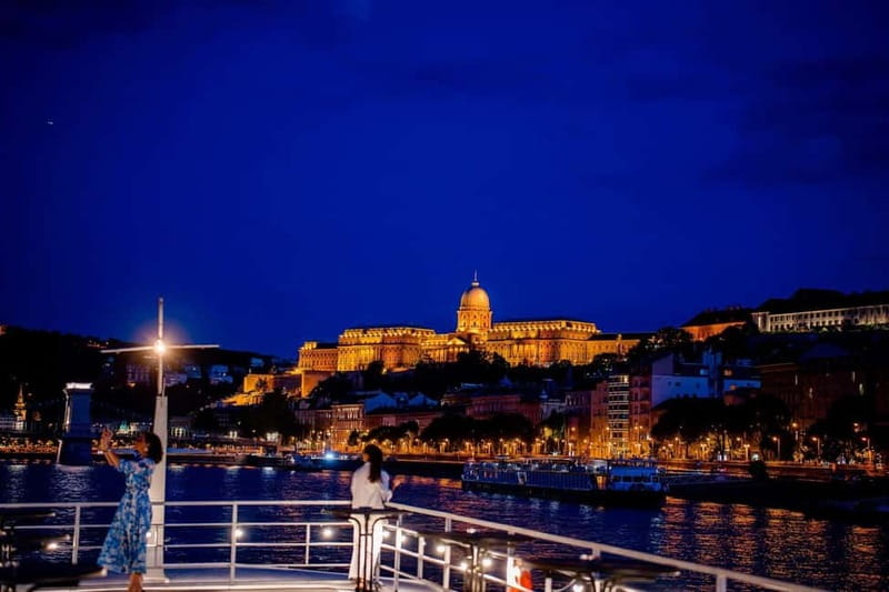 Budapest: Cruise Unlimited Aperol and Prosecco - The mood: relaxed cruise or floating party?