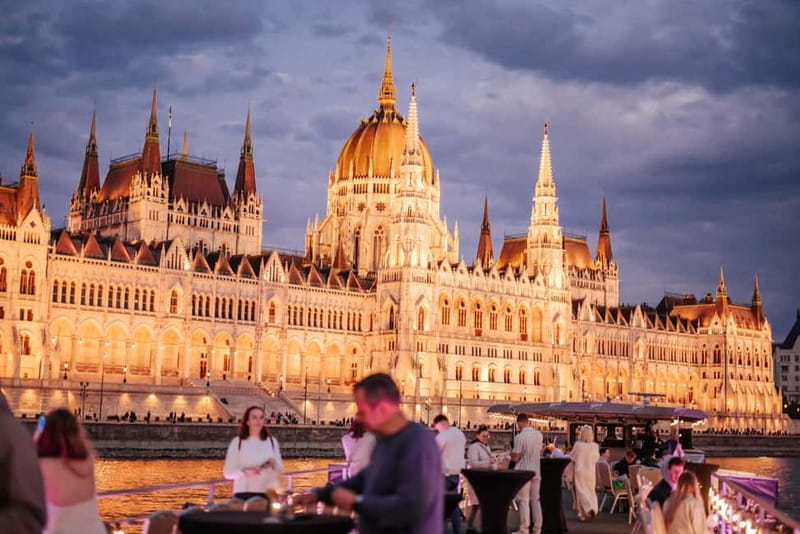 Budapest: Cruise Unlimited Aperol and Prosecco - Sunset or night sailing?