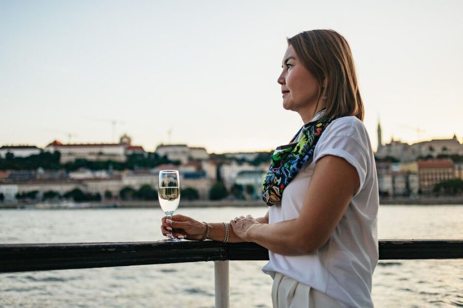 Budapest: Danube River Cruise with Dinner and Prosecco - Who will enjoy this cruise most?