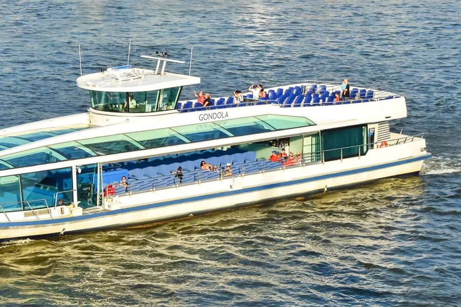 Budapest: Daytime Sightseeing Boat Cruise - Why a Danube cruise works so well in Budapest