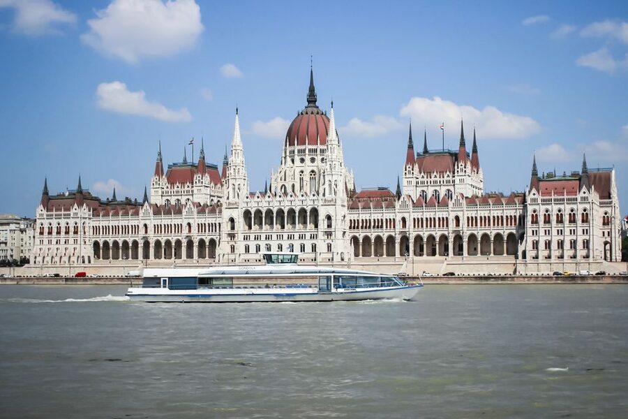 Budapest: Daytime Sightseeing Boat Cruise - What the audio guide adds, and where it falls short