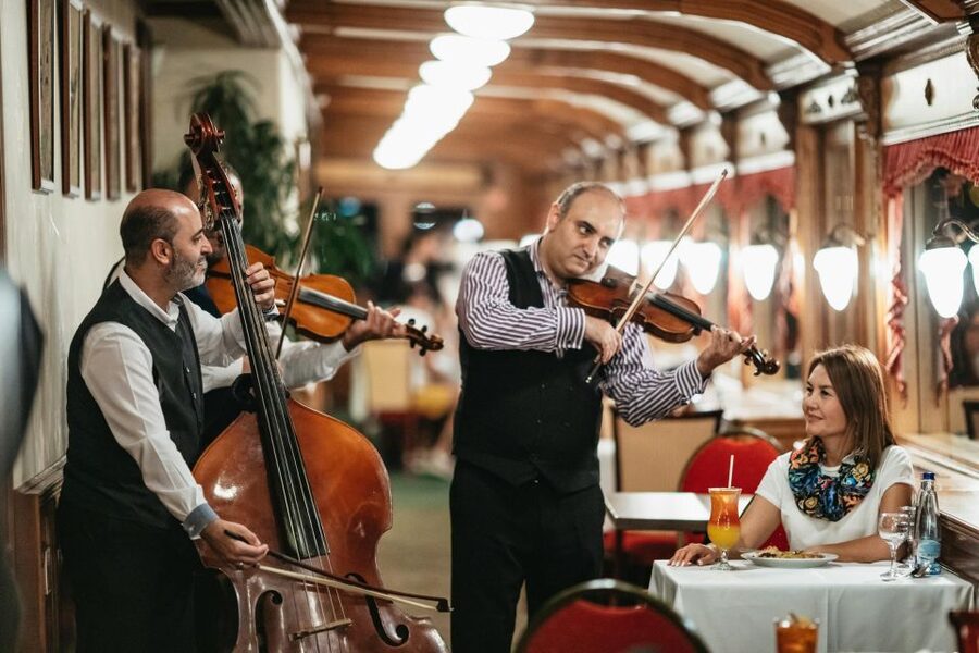 Budapest: Dinner Cruise with Live Music and Folk Dance Show - Practical details before you reserve