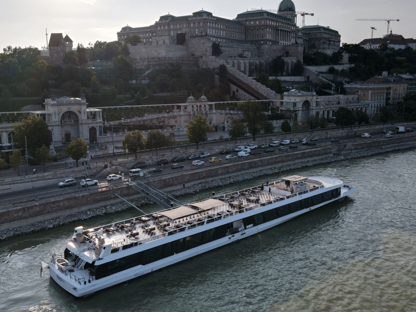 Budapest: Dinner Cruise with Live Music & Unlimited Drinks - Unlimited drinks, and how to use the package wisely