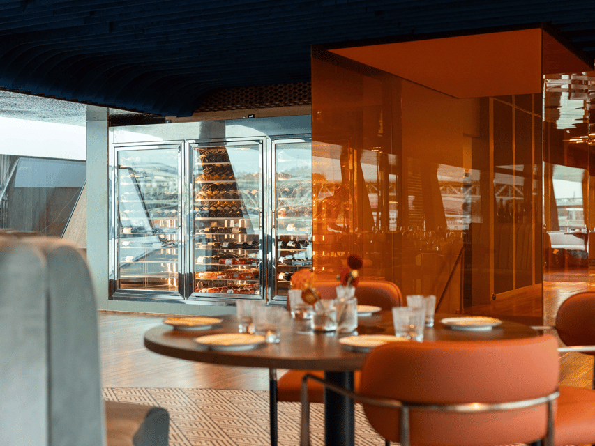 Budapest: Dinner Cruise with Live Music & Unlimited Drinks - Arriving at Akadémia 3 near the Chain Bridge