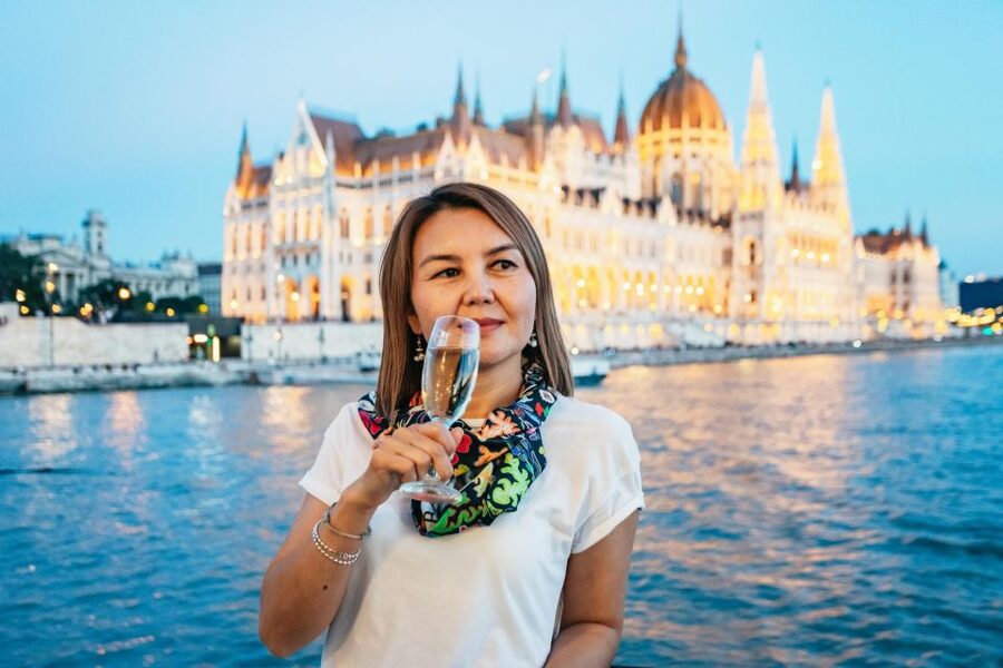 Budapest: Evening Cruise including Drink Options - Inside comfort versus open-air views