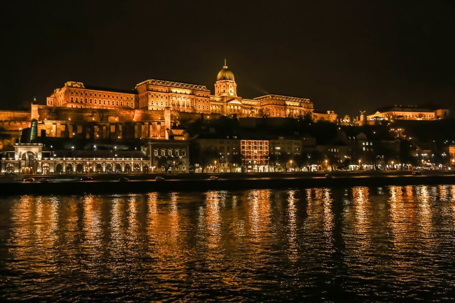 Budapest: Evening Cruise including Drink Options - Live music, dancing, and the mood onboard