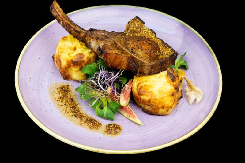 Budapest: Evening Cruise with 4-Course Dinner - What the four-course dinner is like
