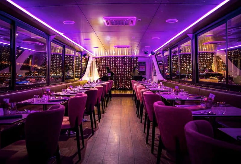 Budapest: Evening Cruise with 4-Course Dinner - The first views: Gellért Hill and Chain Bridge