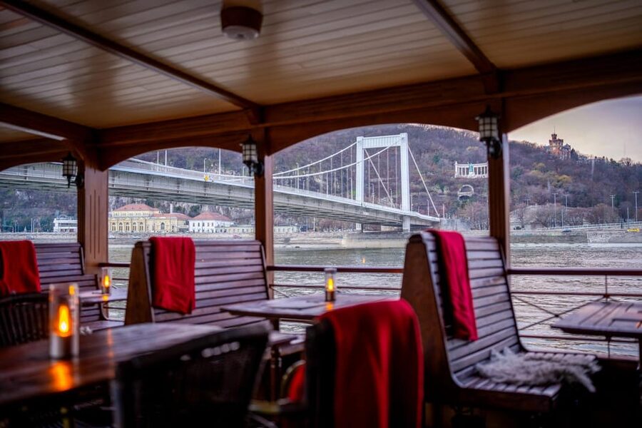 Budapest: Historic Cruise with Welcome Drink - Why the $12 price is strong value