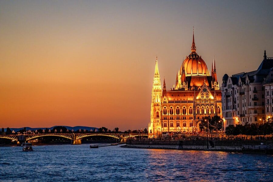 Budapest: Historic Cruise with Welcome Drink - Bálna, Central Market Hall, and the Pest riverfront