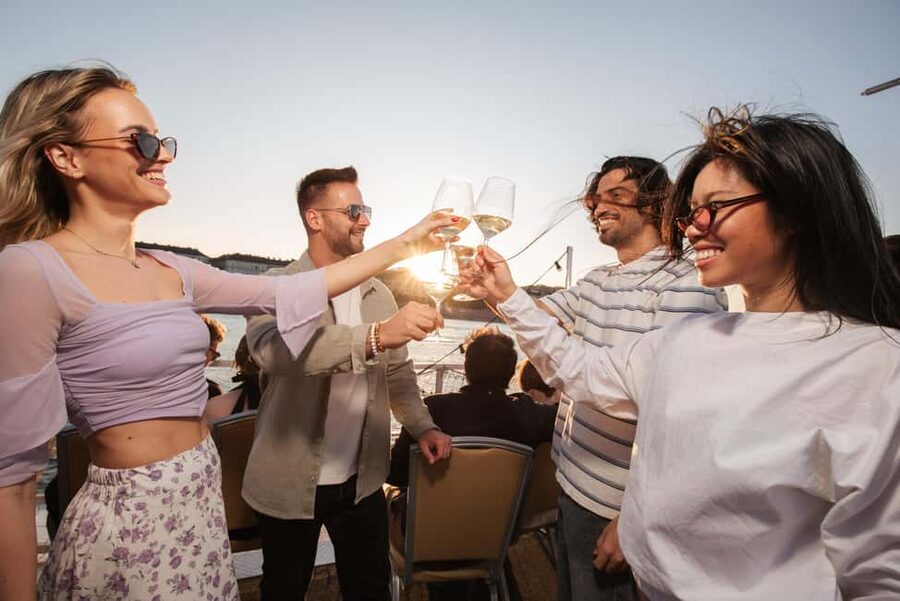 Budapest: Lotus Cruise with Unlimited Aperol and Prosecco - Parliament from the water