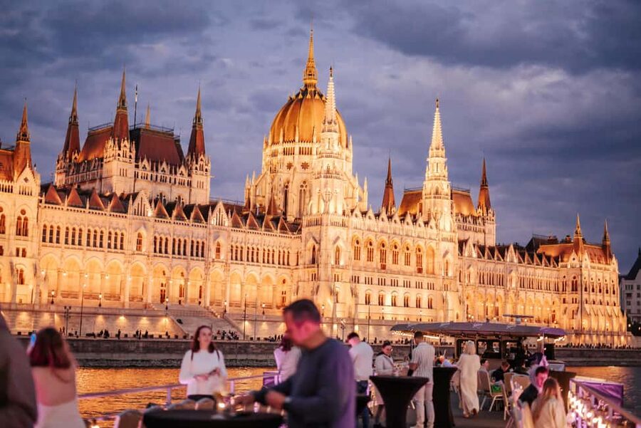 Budapest: Lotus Cruise with Unlimited Aperol and Prosecco - Music, atmosphere, and the social side