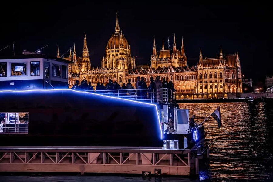 Budapest: Nighttime or Daytime City Sightseeing Cruise - Margaret Bridge and the northern stretch