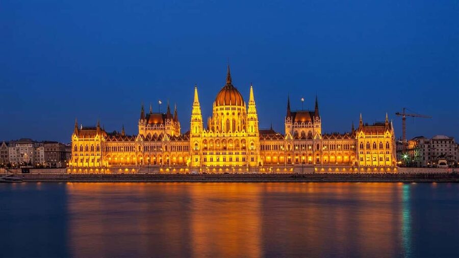 Budapest: Parliament Panorama Cruise with Törley Prosecco - Why this short Budapest cruise works so well