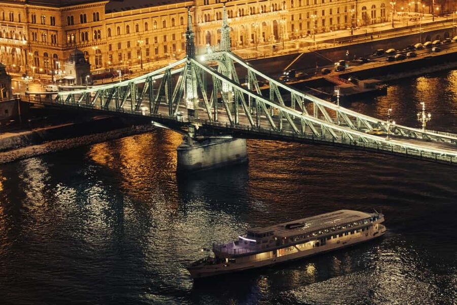 Budapest: Parliament Panorama Cruise with Törley Prosecco - Parliament gets the attention it deserves