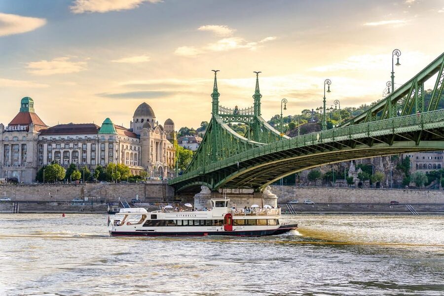 Budapest: Premium Sightseeing Cruise with Tokaj Frizzante - Is the $12 price good value?