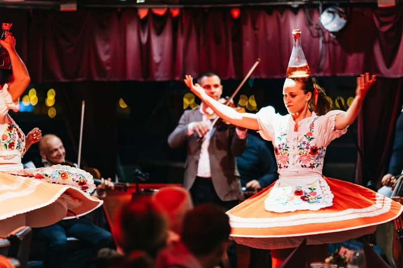 Budapest: Prosecco Dinner Cruise with Live Music - Who will enjoy this two-hour cruise?
